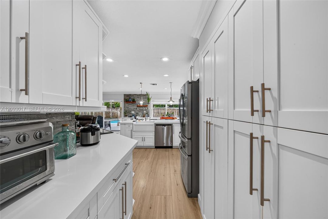 En Venta: $945,000 (4 camas, 3 baños, 2769 Pies cuadrados)