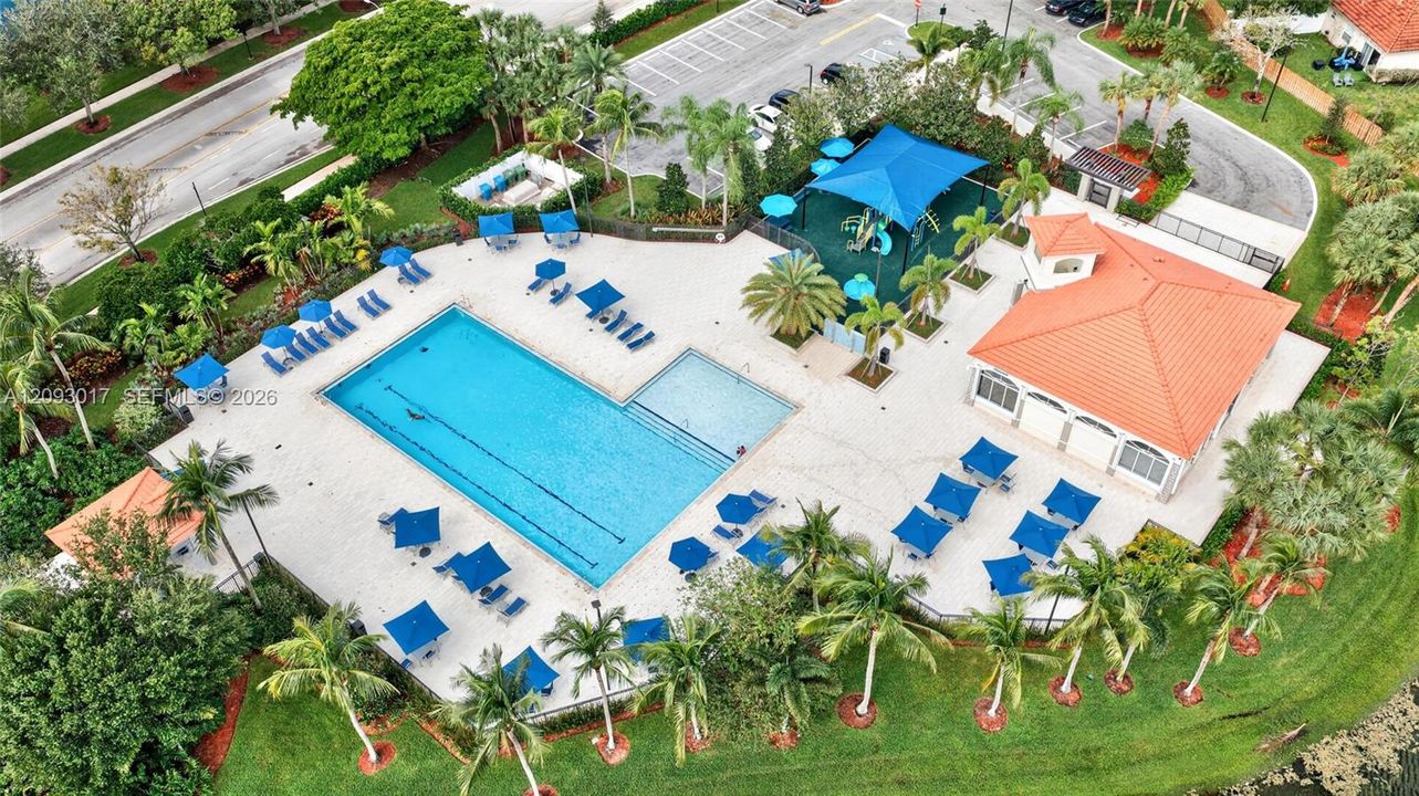 En Venta: $945,000 (4 camas, 3 baños, 2769 Pies cuadrados)