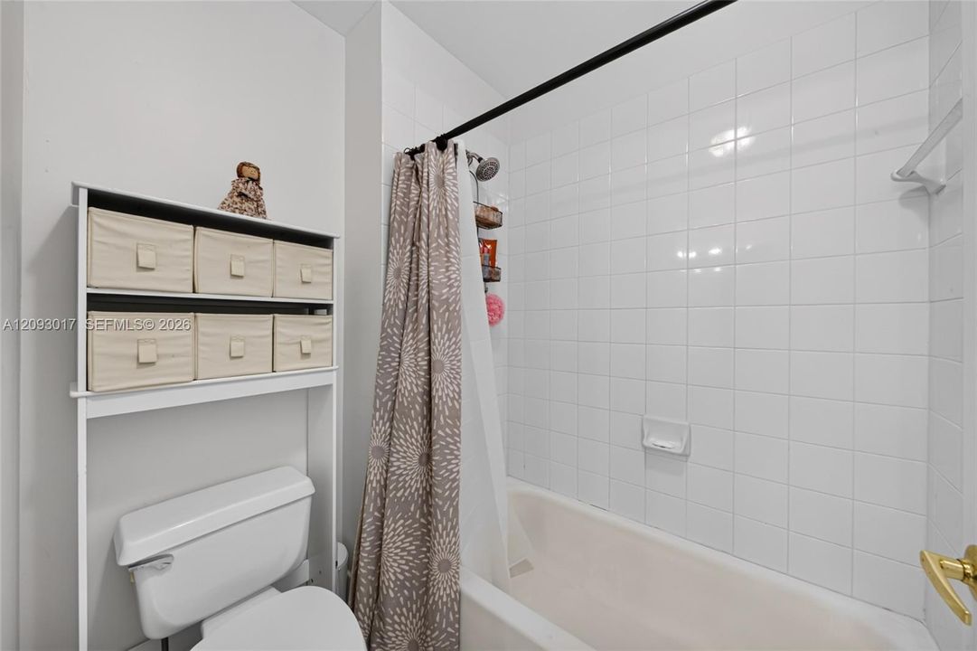 En Venta: $945,000 (4 camas, 3 baños, 2769 Pies cuadrados)