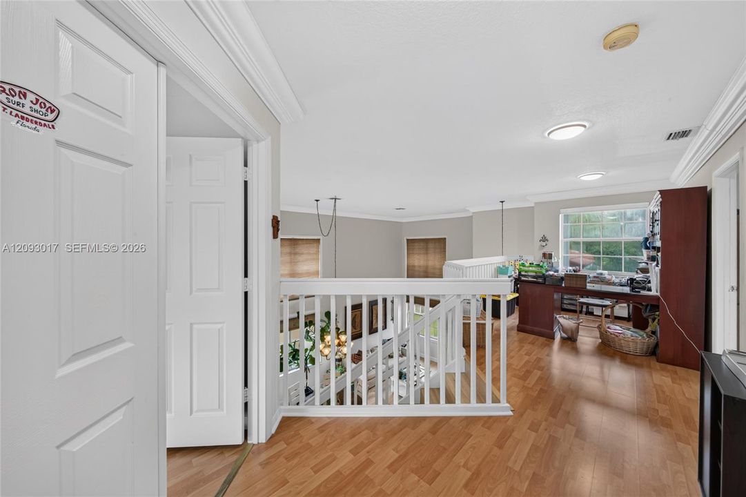 En Venta: $945,000 (4 camas, 3 baños, 2769 Pies cuadrados)