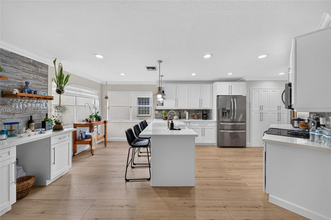 En Venta: $945,000 (4 camas, 3 baños, 2769 Pies cuadrados)
