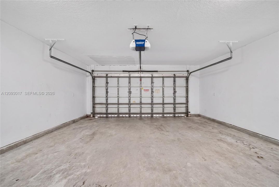 En Venta: $945,000 (4 camas, 3 baños, 2769 Pies cuadrados)