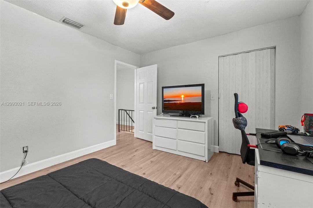 For Sale: $269,000 (2 beds, 1 baths, 1150 Square Feet)