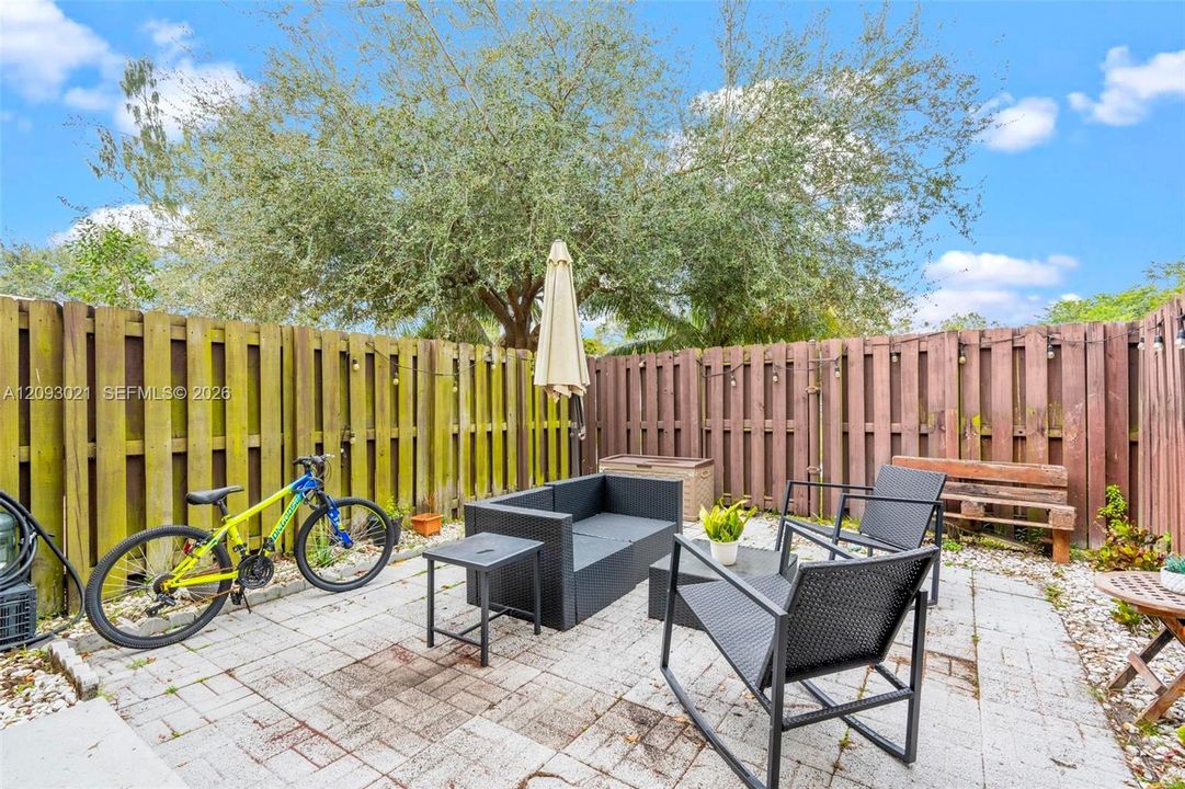 For Sale: $269,000 (2 beds, 1 baths, 1150 Square Feet)