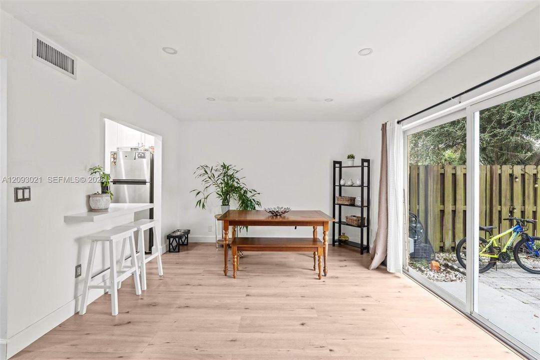 For Sale: $269,000 (2 beds, 1 baths, 1150 Square Feet)
