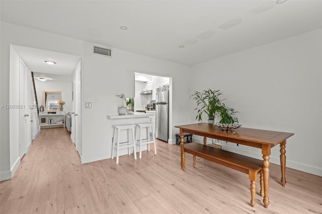 For Sale: $269,000 (2 beds, 1 baths, 1150 Square Feet)