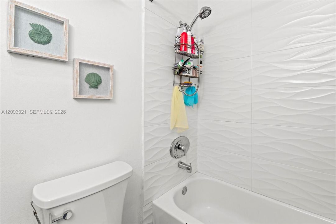 For Sale: $269,000 (2 beds, 1 baths, 1150 Square Feet)