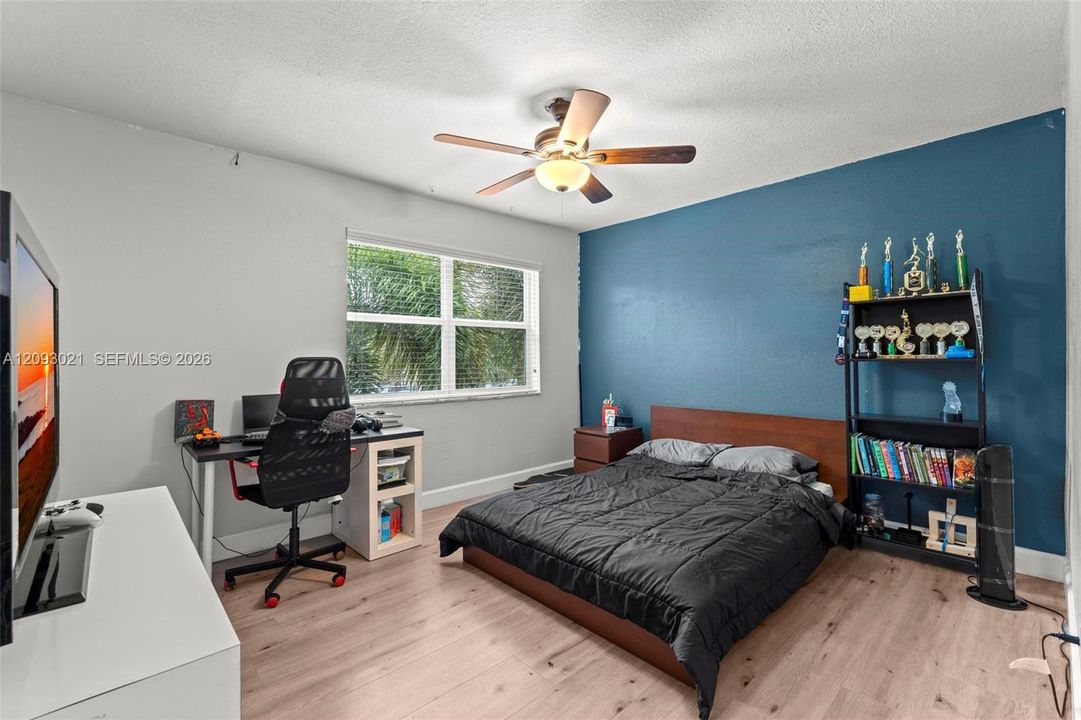 For Sale: $269,000 (2 beds, 1 baths, 1150 Square Feet)