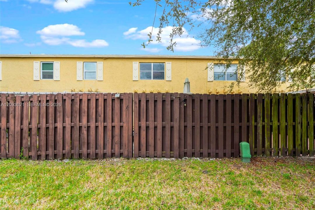 For Sale: $269,000 (2 beds, 1 baths, 1150 Square Feet)