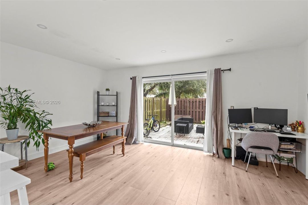 For Sale: $269,000 (2 beds, 1 baths, 1150 Square Feet)