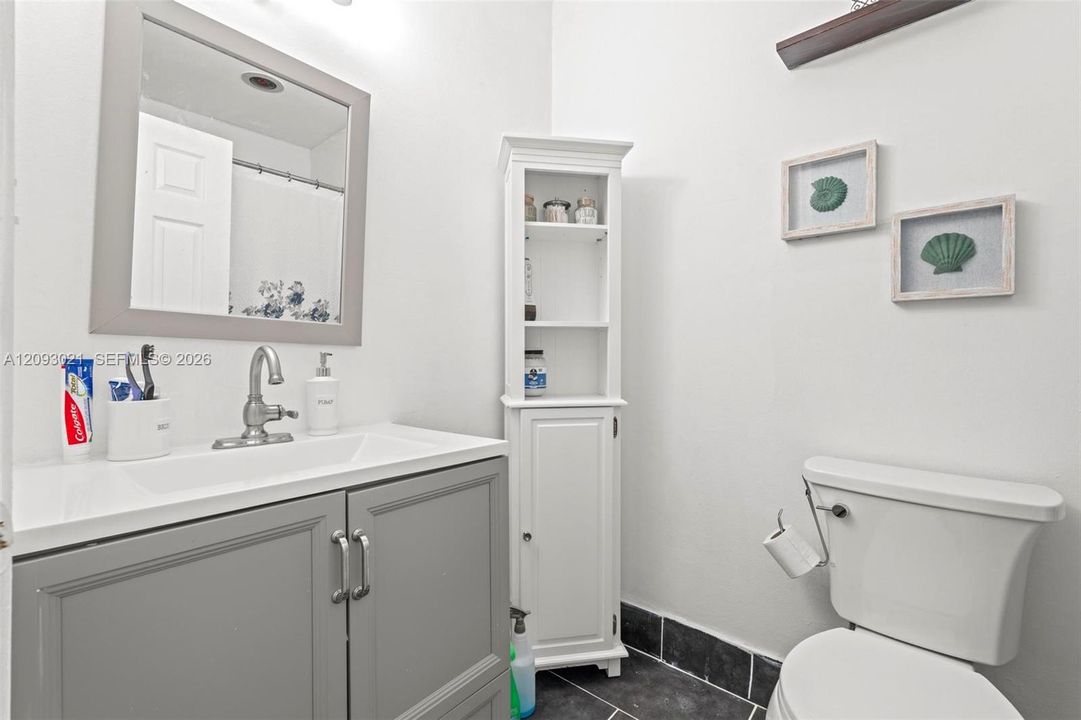 For Sale: $269,000 (2 beds, 1 baths, 1150 Square Feet)