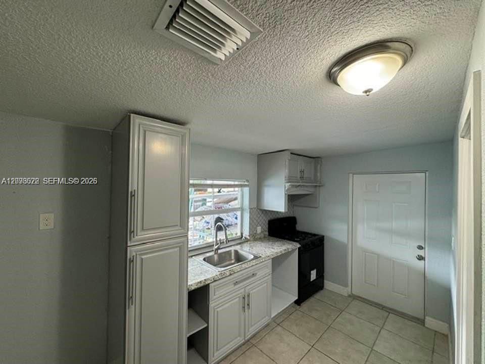 В аренду: $1,800 (2 спален, 1 ванн, 1520 Квадратных фут)