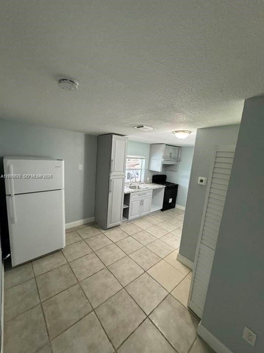 В аренду: $1,800 (2 спален, 1 ванн, 1520 Квадратных фут)