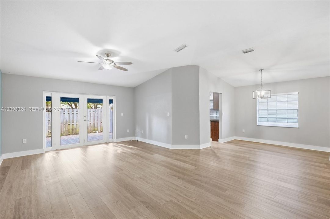 For Sale: $459,900 (3 beds, 2 baths, 1467 Square Feet)