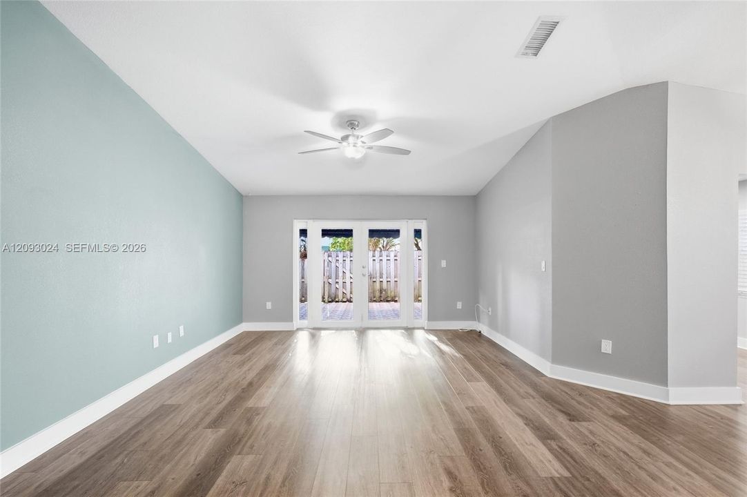 For Sale: $459,900 (3 beds, 2 baths, 1467 Square Feet)