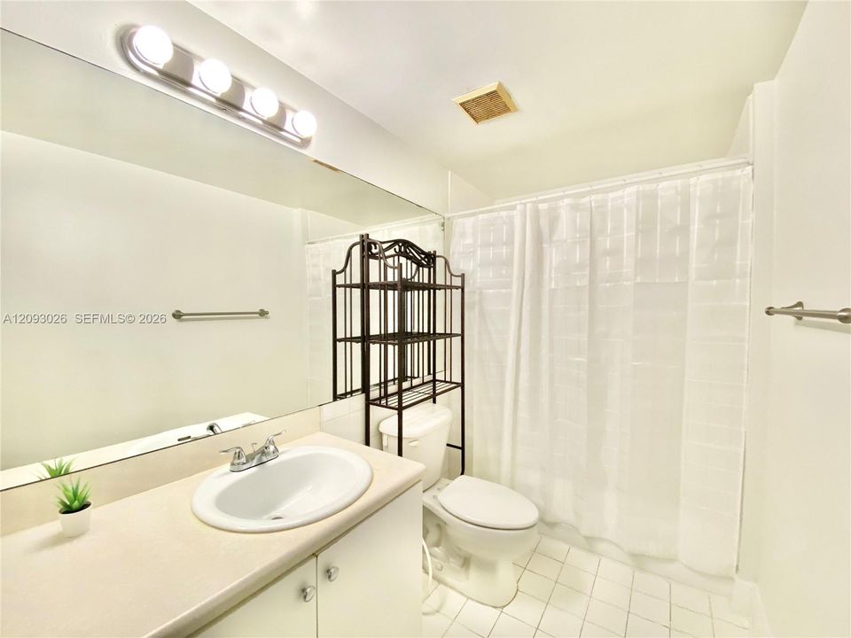 For Rent: $2,490 (2 beds, 1 baths, 855 Square Feet)
