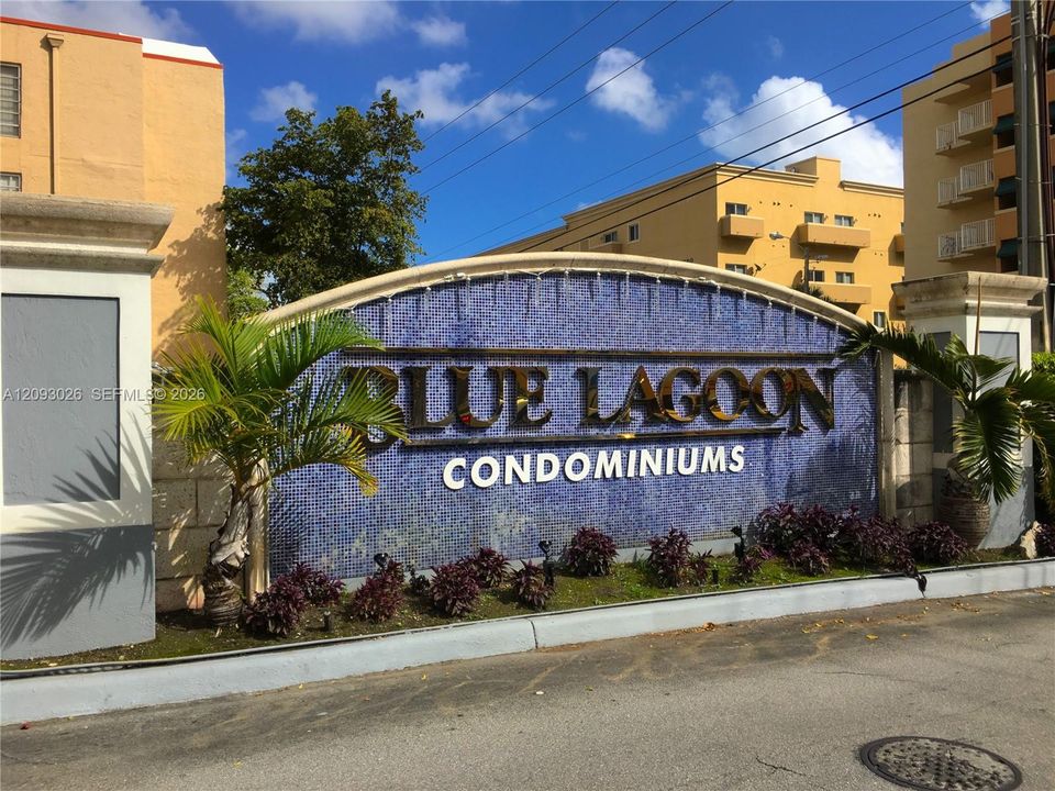 For Rent: $2,490 (2 beds, 1 baths, 855 Square Feet)