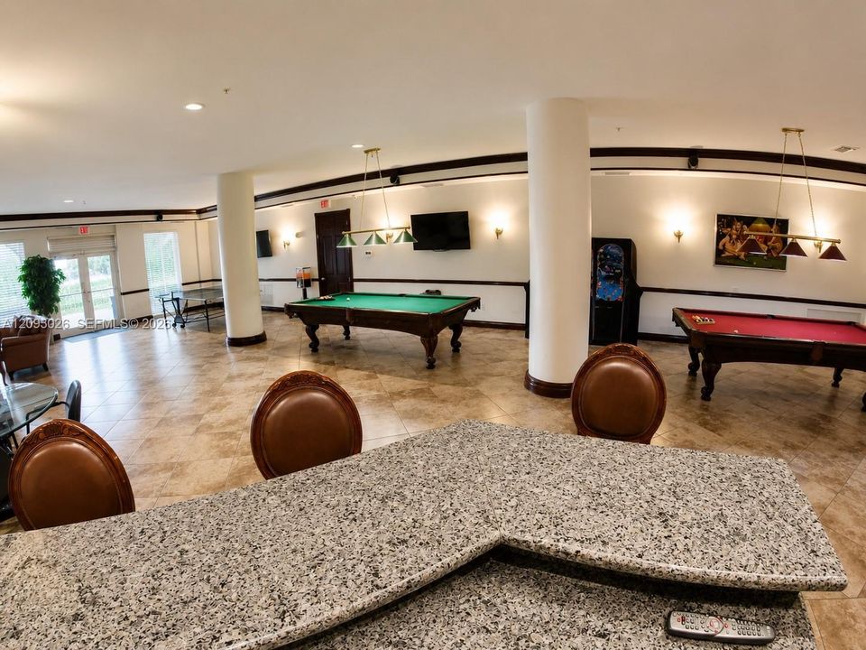 For Rent: $2,490 (2 beds, 1 baths, 855 Square Feet)