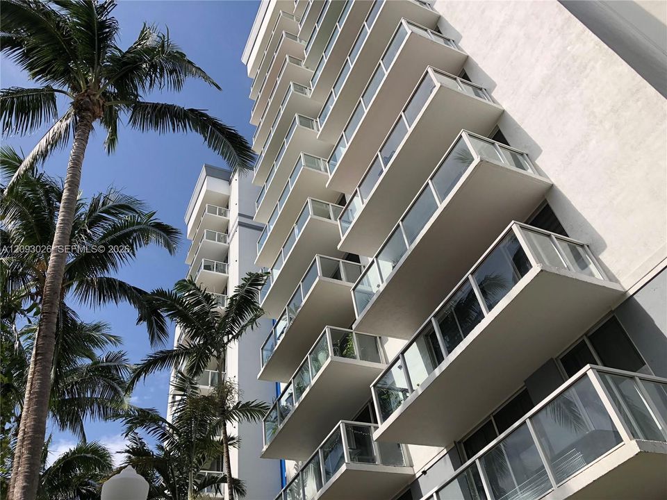 For Rent: $2,490 (2 beds, 1 baths, 855 Square Feet)