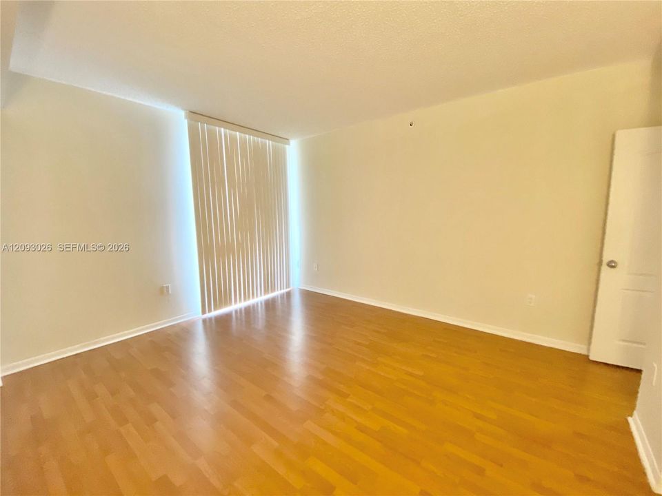 For Rent: $2,490 (2 beds, 1 baths, 855 Square Feet)
