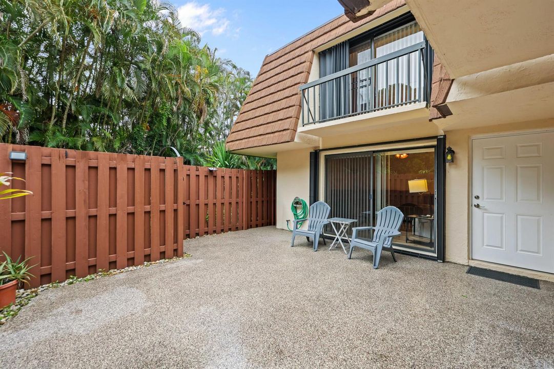 825 Center St #39D - Patio