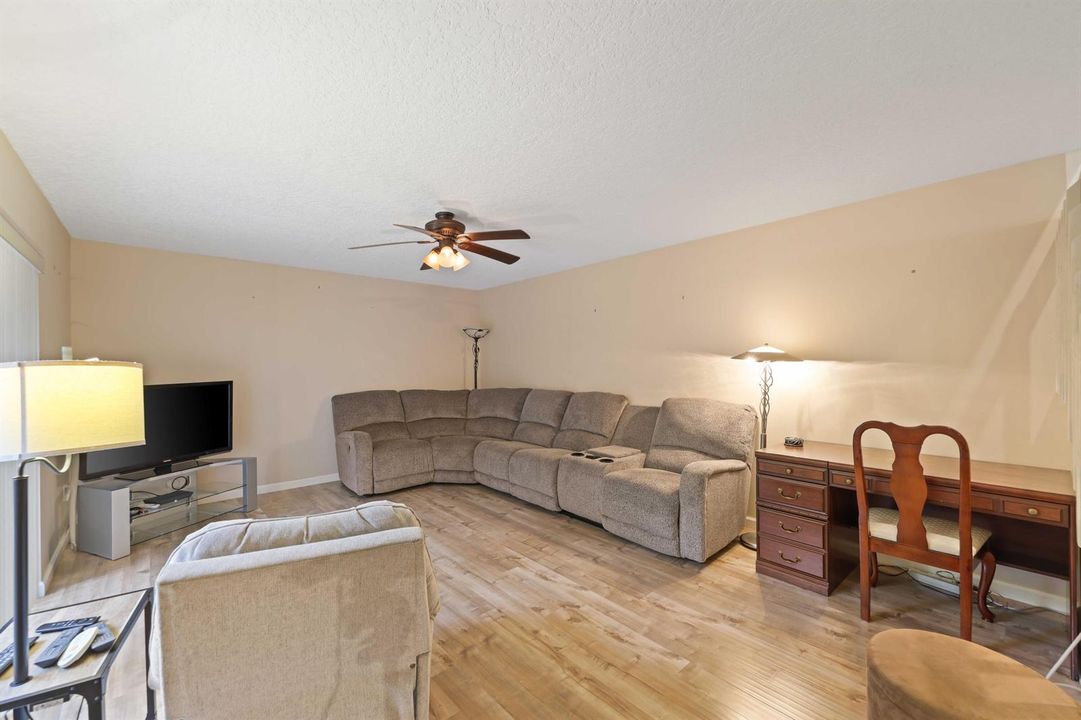 825 Center St #39D - Living Room(4)