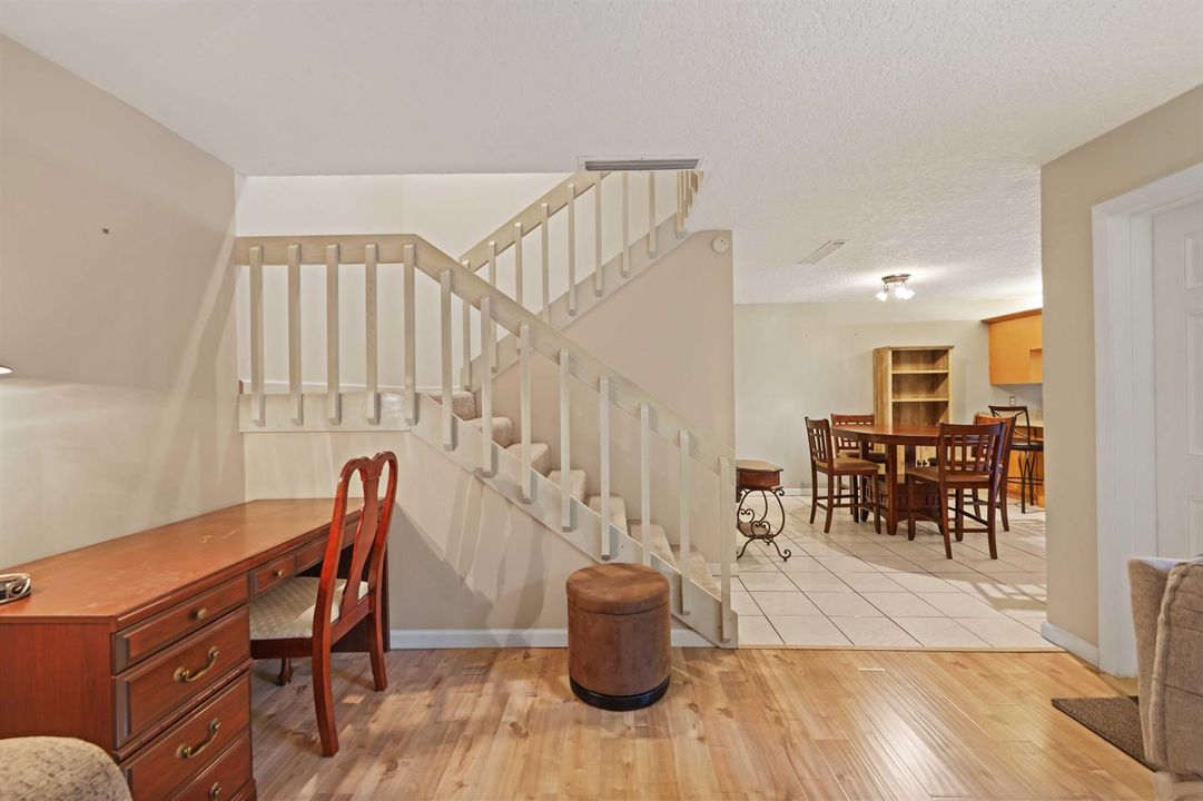 825 Center St #39D - Dining Room(4)