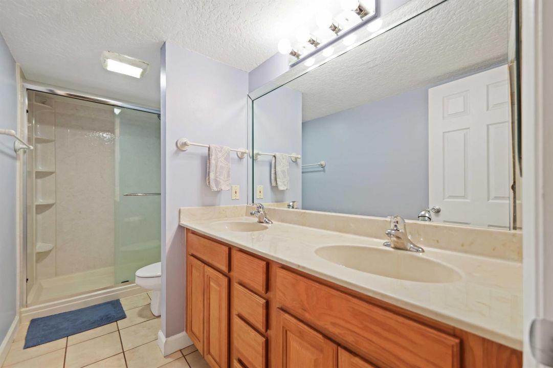 825 Center St #39D - Primary Bath
