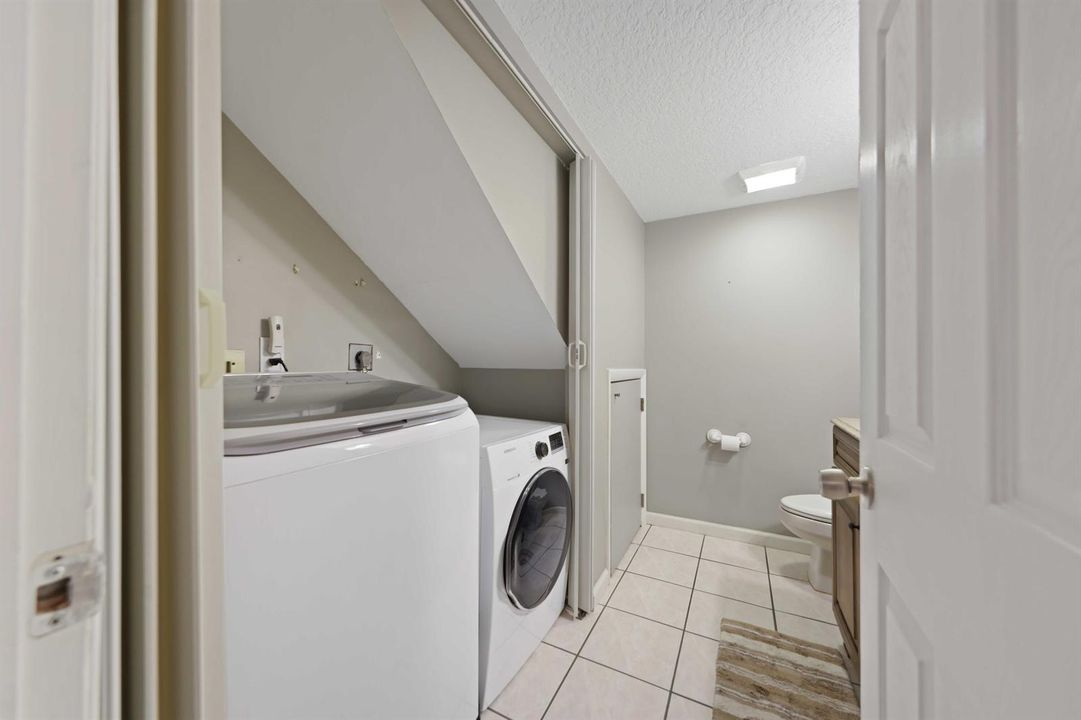 825 Center St #39D - Laundry Room