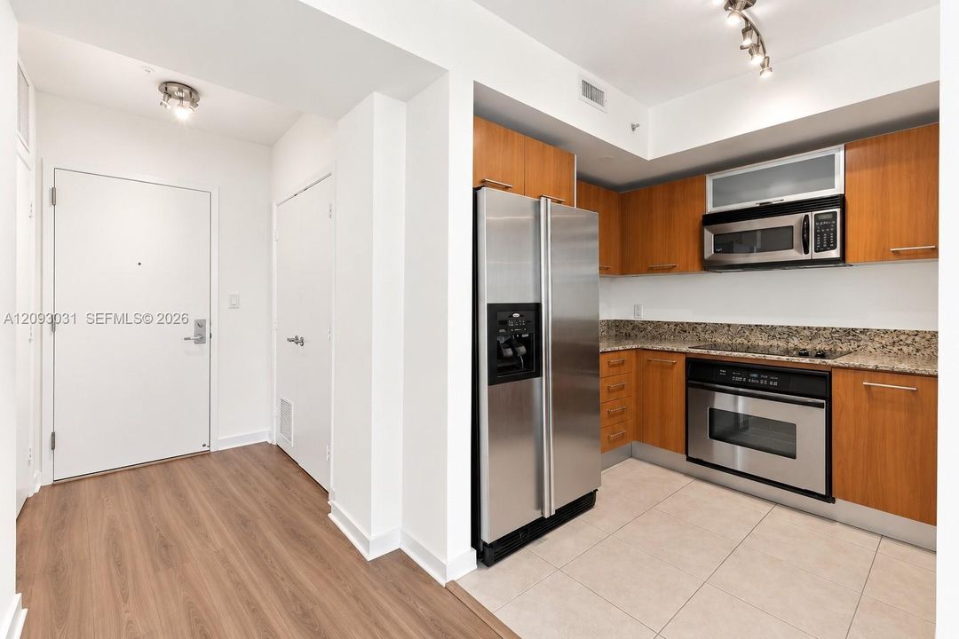 На продажу: $440,000 (2 спален, 2 ванн, 1150 Квадратных фут)