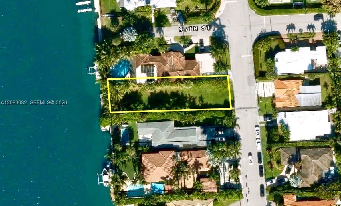 En Venta: $7,000,000 (0.21 acres)