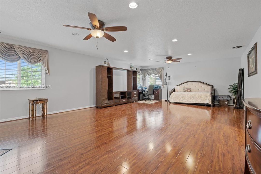 For Rent: $6,500 (4 beds, 3 baths, 3481 Square Feet)