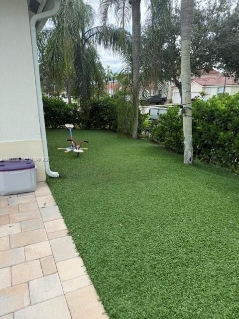 En Venta: $530,000 (3 camas, 2 baños, 1324 Pies cuadrados)