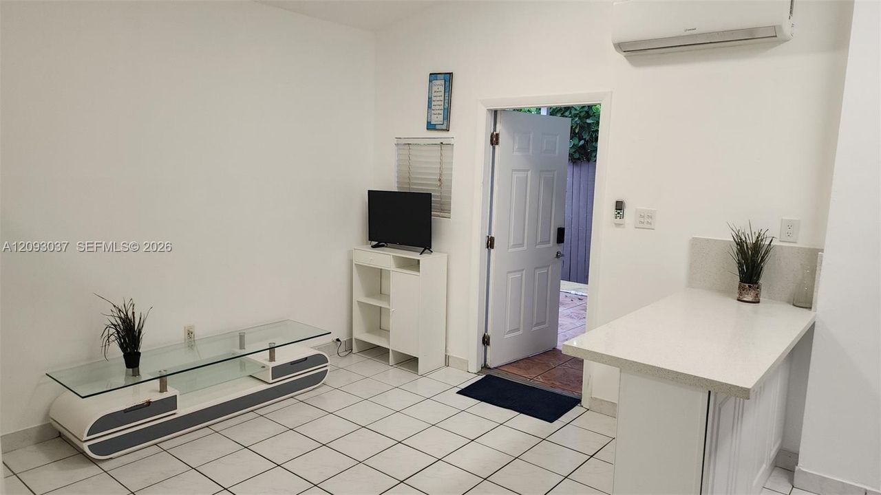 For Rent: $1,400 (0 beds, 1 baths, 400 Square Feet)