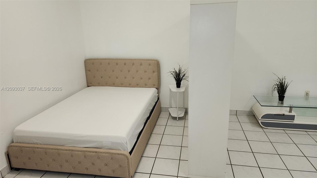 For Rent: $1,400 (0 beds, 1 baths, 400 Square Feet)