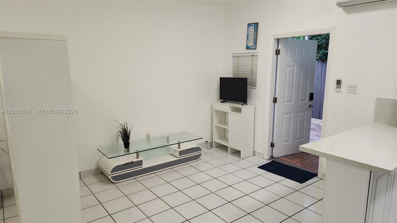 For Rent: $1,400 (0 beds, 1 baths, 400 Square Feet)