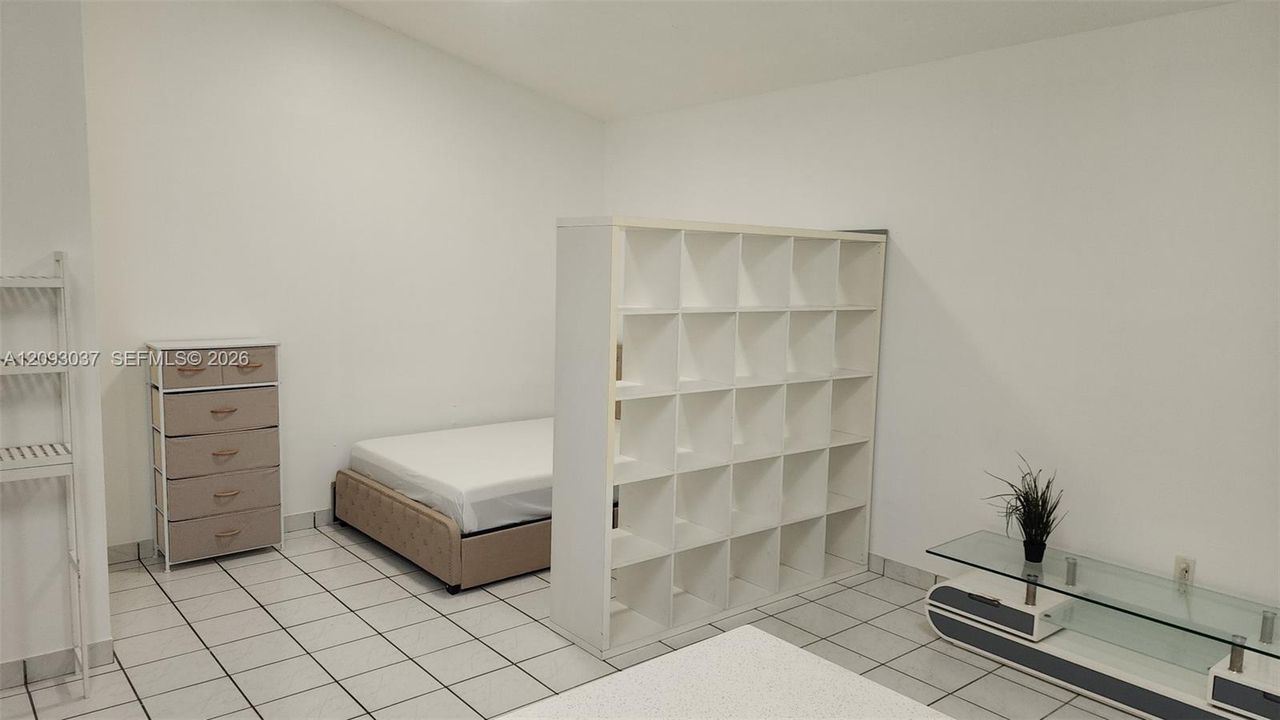 For Rent: $1,400 (0 beds, 1 baths, 400 Square Feet)
