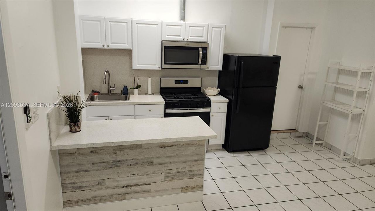 For Rent: $1,400 (0 beds, 1 baths, 400 Square Feet)