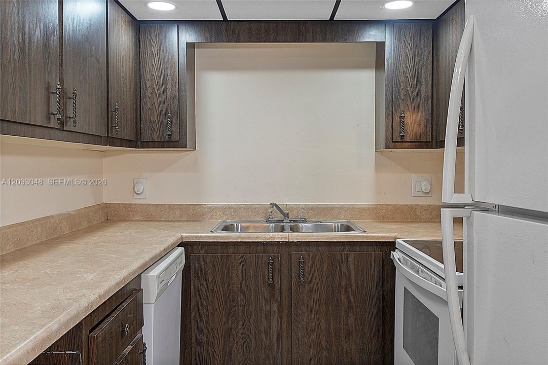 На продажу: $105,000 (1 спален, 2 ванн, 870 Квадратных фут)