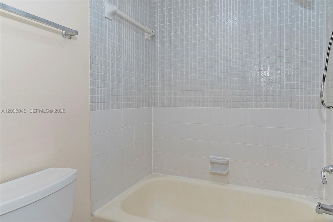 На продажу: $105,000 (1 спален, 2 ванн, 870 Квадратных фут)