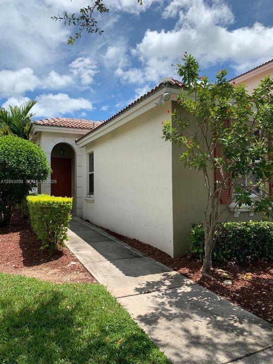 For Rent: $2,300 (3 beds, 2 baths, 1298 Square Feet)