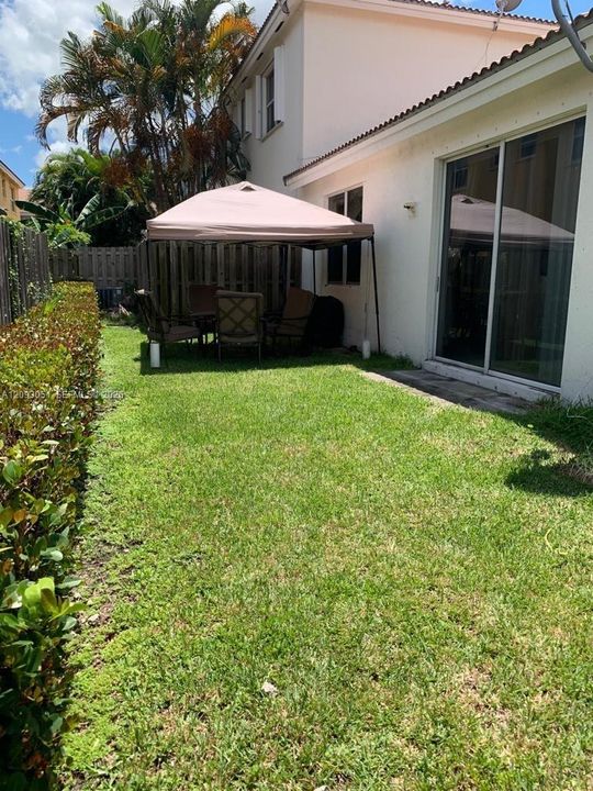 For Rent: $2,300 (3 beds, 2 baths, 1298 Square Feet)