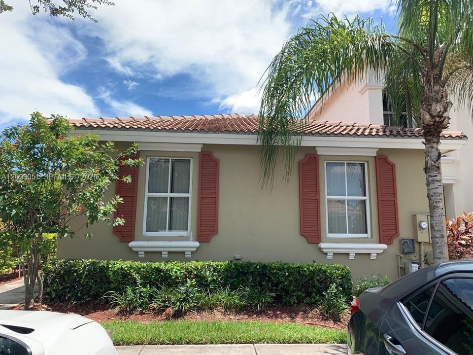 For Rent: $2,300 (3 beds, 2 baths, 1298 Square Feet)