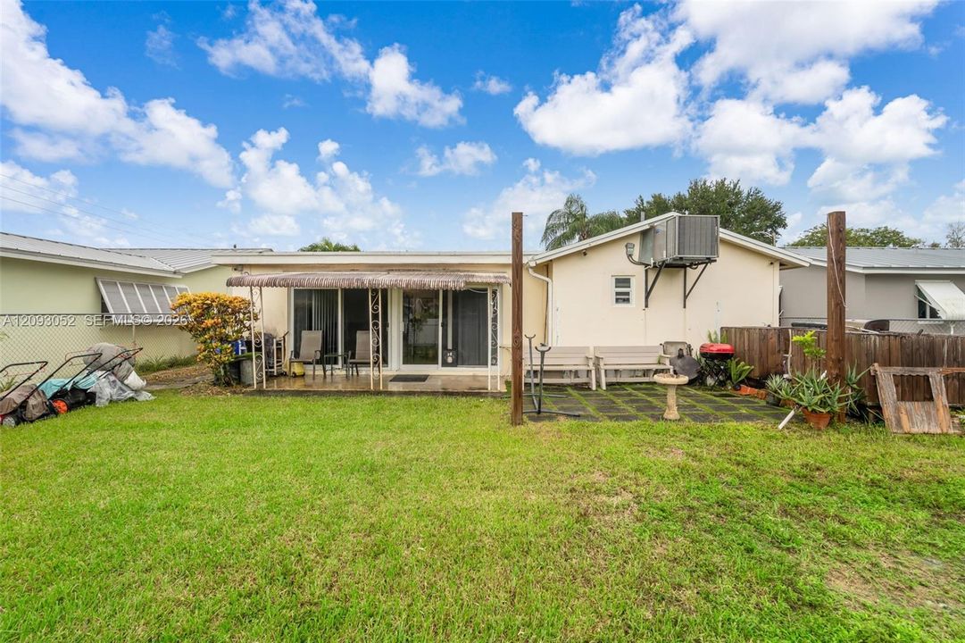 For Sale: $600,000 (2 beds, 2 baths, 1609 Square Feet)