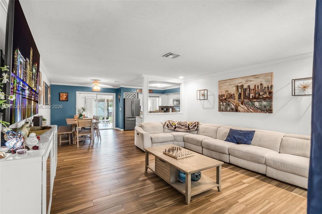 For Sale: $600,000 (2 beds, 2 baths, 1609 Square Feet)