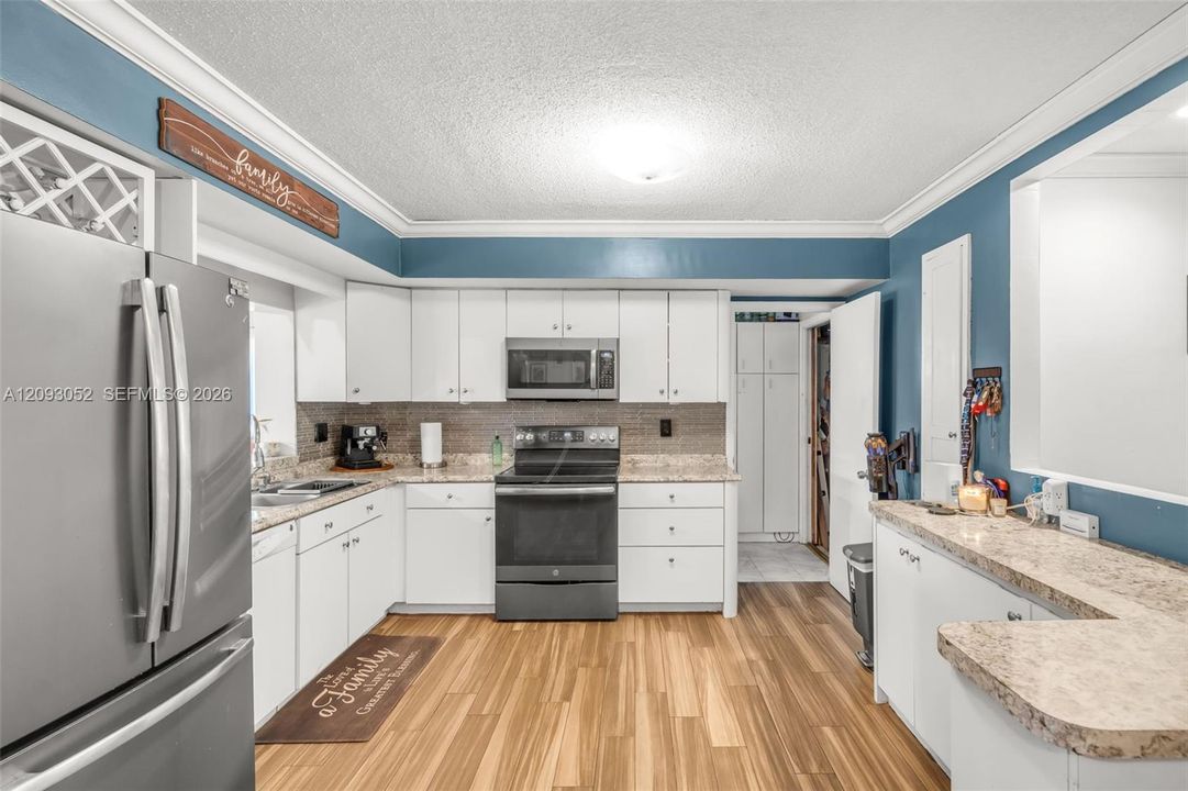 For Sale: $600,000 (2 beds, 2 baths, 1609 Square Feet)