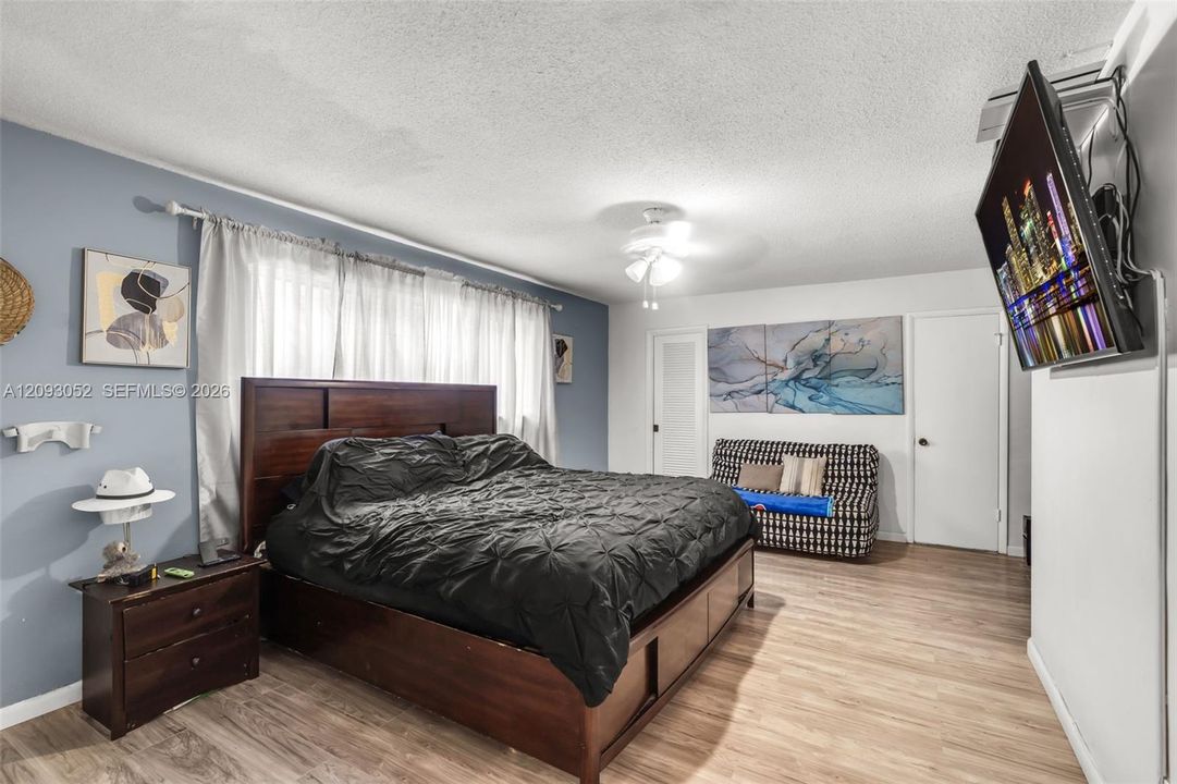 For Sale: $600,000 (2 beds, 2 baths, 1609 Square Feet)