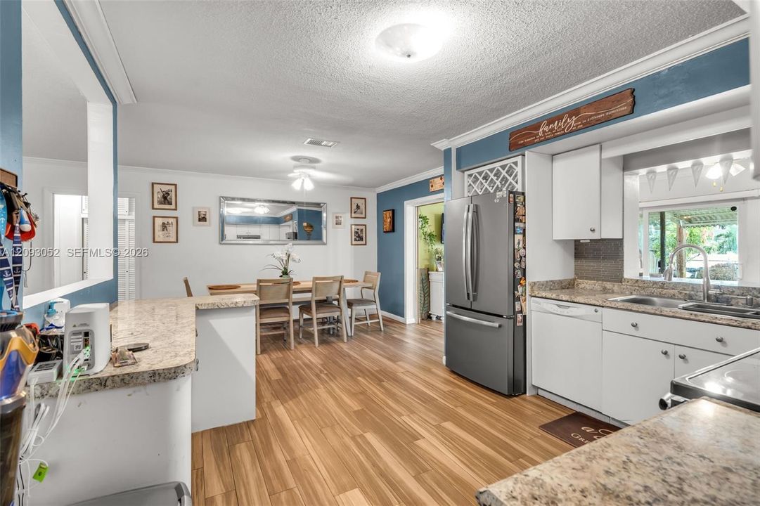 For Sale: $600,000 (2 beds, 2 baths, 1609 Square Feet)
