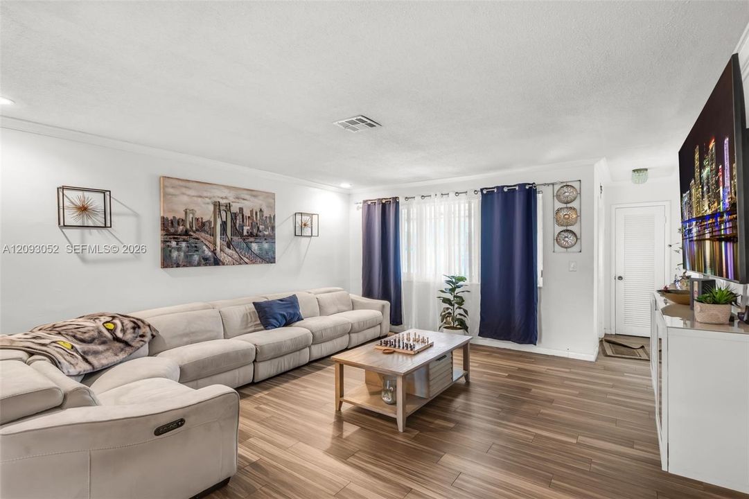 For Sale: $600,000 (2 beds, 2 baths, 1609 Square Feet)