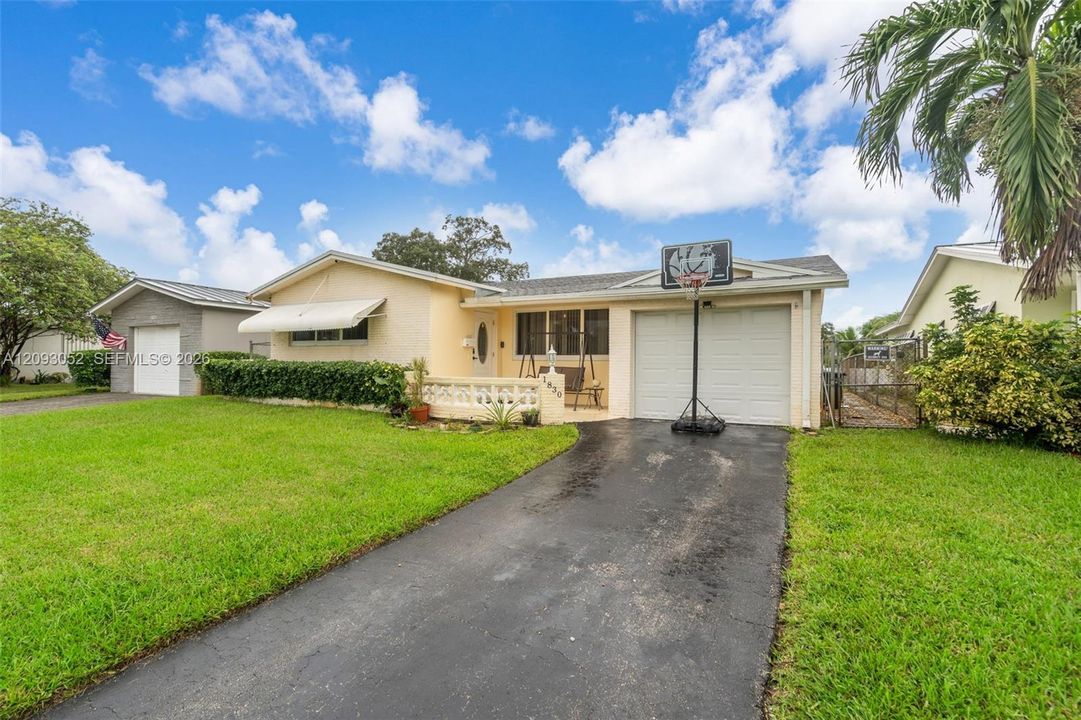 For Sale: $600,000 (2 beds, 2 baths, 1609 Square Feet)